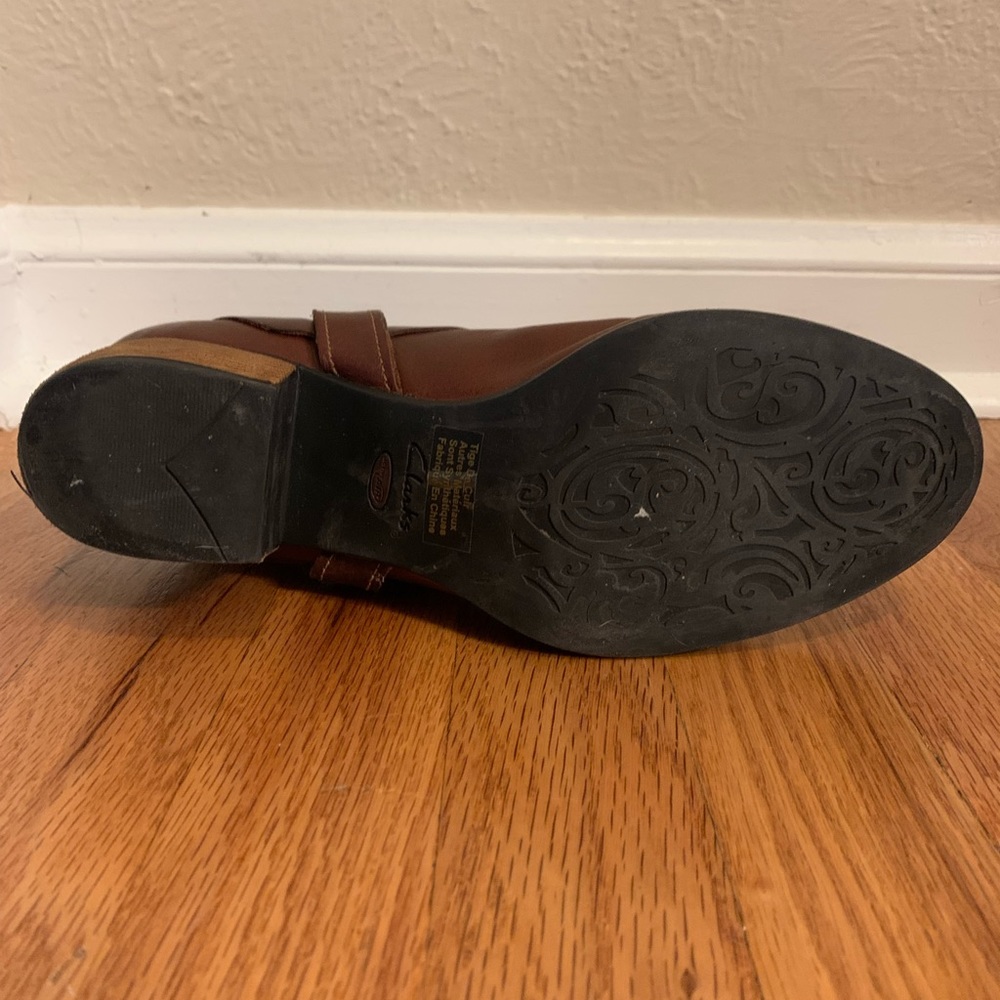 Clark’s brown leather boots. - Picture 10 of 16